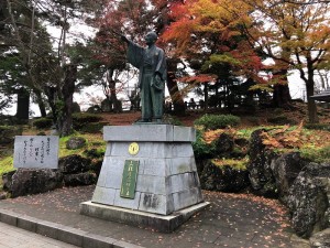 米沢城跡・松が岬公園 (上杉鷹山公像)